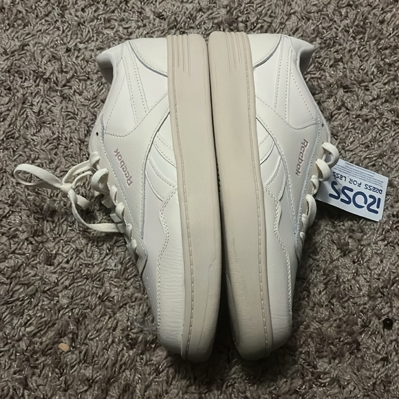 10 Woman’s Reebok - Picture 2 of 3